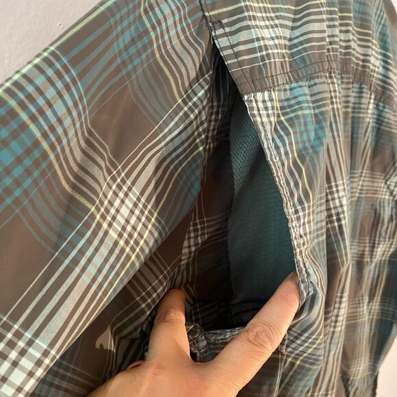 Columbia Gorpcore Outdoor Lightweight Plaid Gray Blue Polo Shirt Men size Medium - Picture 6 of 9